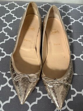 Gold Snakeskin Louboutin Flats 41.5 more like 9 to 9.5 Narrow sizing.
